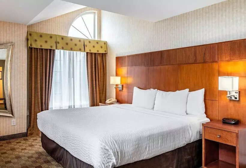 Clarion Hotel Portland International Airport