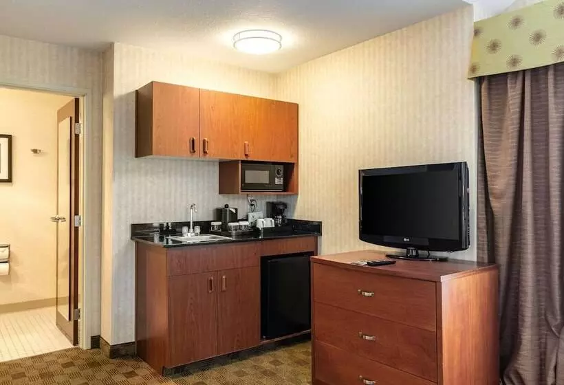 Clarion Hotel Portland International Airport