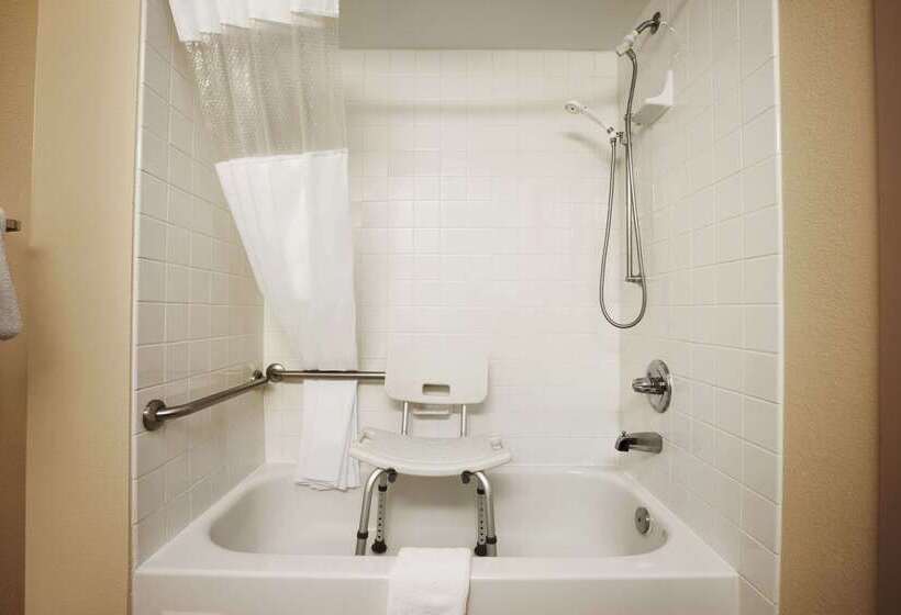 Hotelli Days Inn & Suites By Wyndham Cedar Rapids