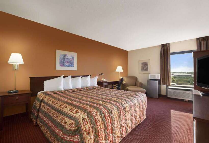 Hotelli Days Inn & Suites By Wyndham Cedar Rapids