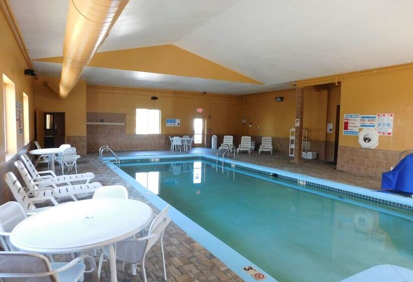 Hotelli Days Inn & Suites By Wyndham Cedar Rapids