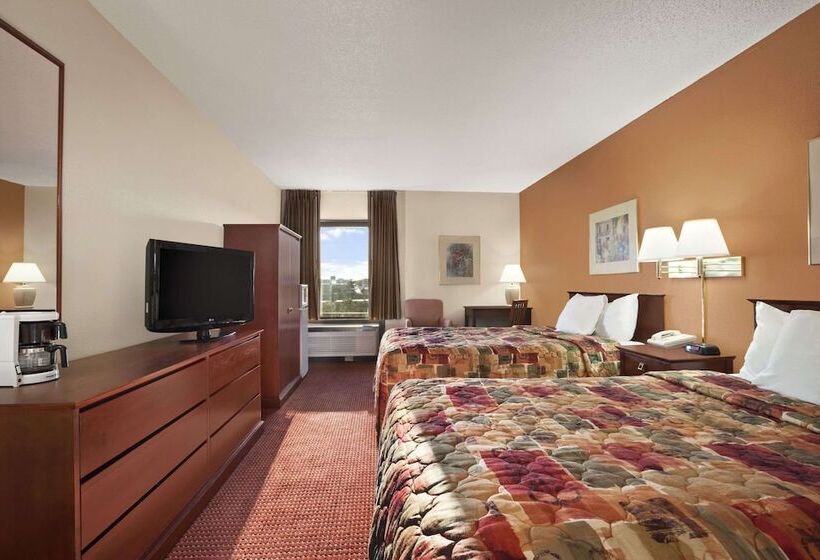 Hotelli Days Inn & Suites By Wyndham Cedar Rapids