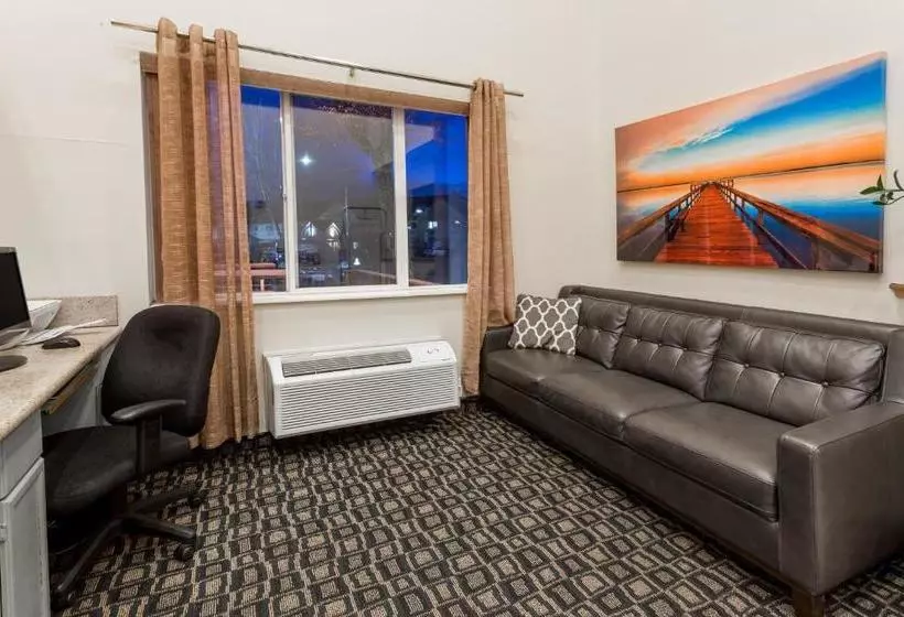 בית מלון כפרי Howard Johnson By Wyndham Vancouver & Suites