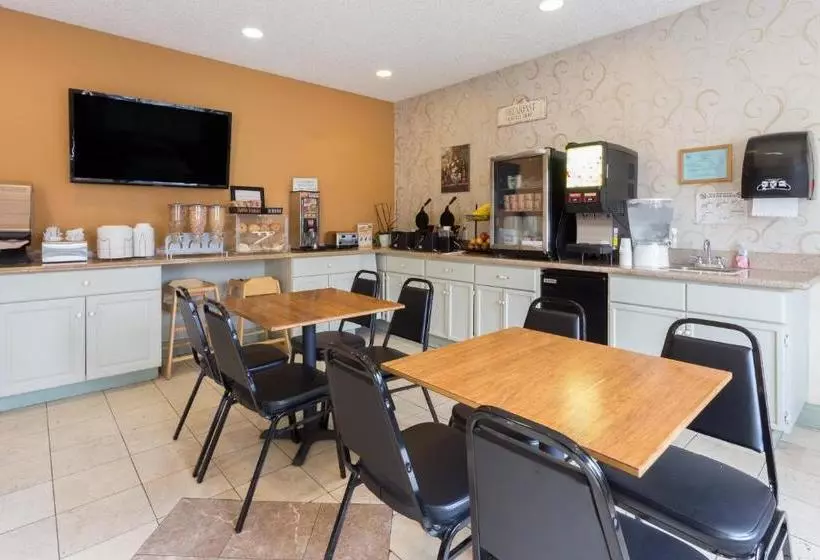 בית מלון כפרי Howard Johnson By Wyndham Vancouver & Suites