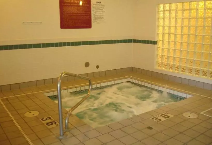 בית מלון כפרי Howard Johnson By Wyndham Vancouver & Suites