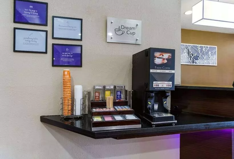 Отель Sleep Inn University