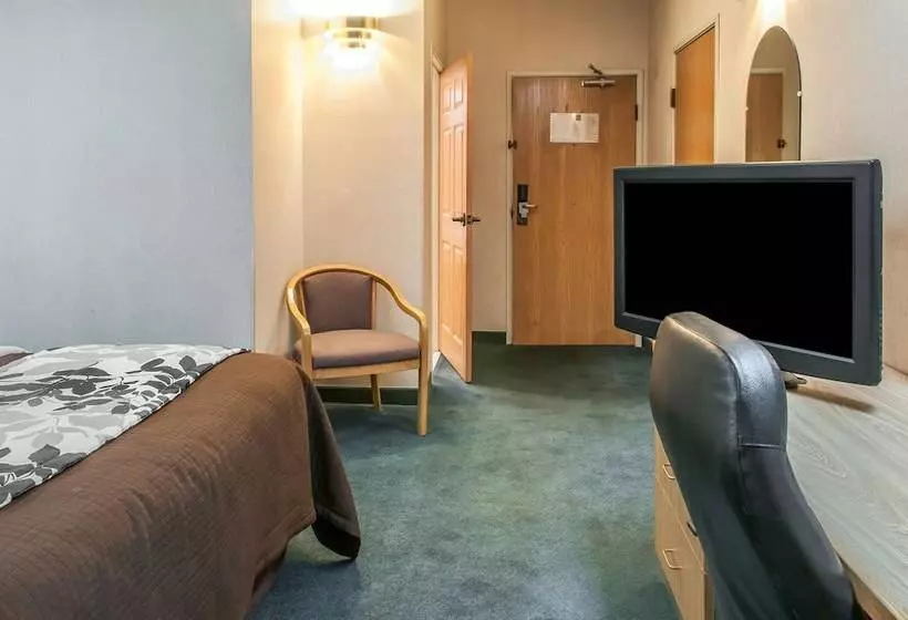 Отель Sleep Inn University