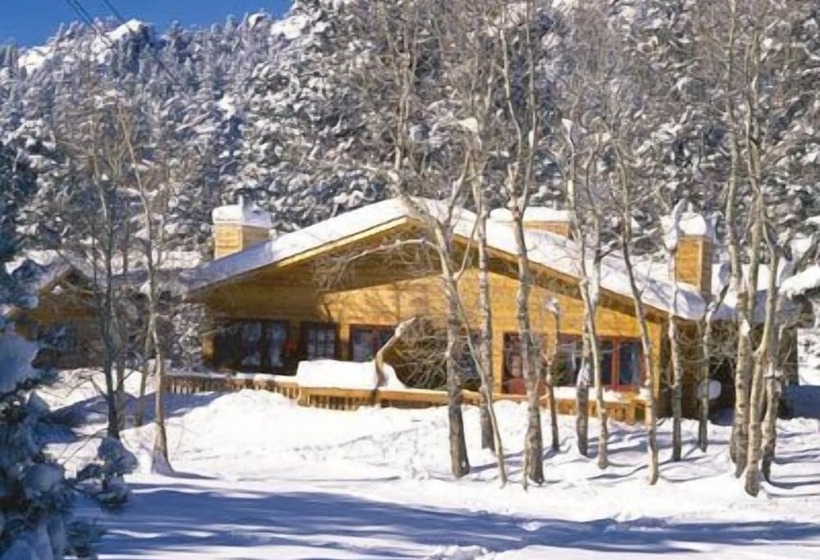 هتل Streamside On Fall River