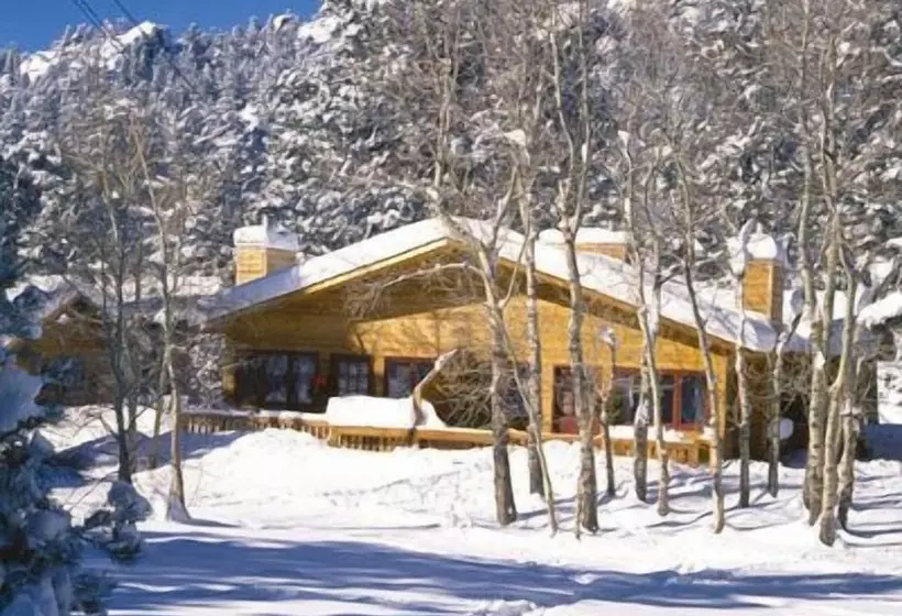 هتل Streamside On Fall River