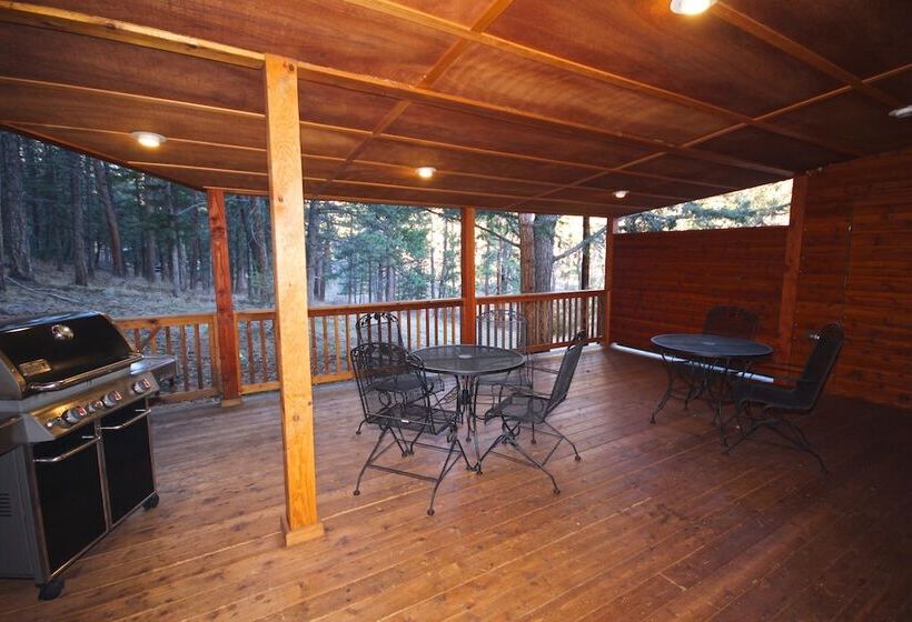 هتل Streamside On Fall River