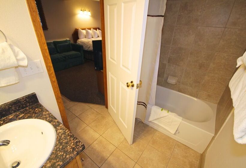 هتل Streamside On Fall River