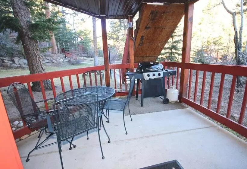 هتل Streamside On Fall River