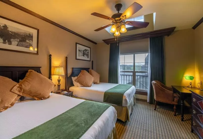 Отель The Springs Resort & Spa