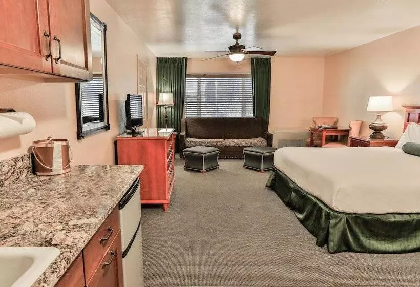 Отель The Springs Resort & Spa