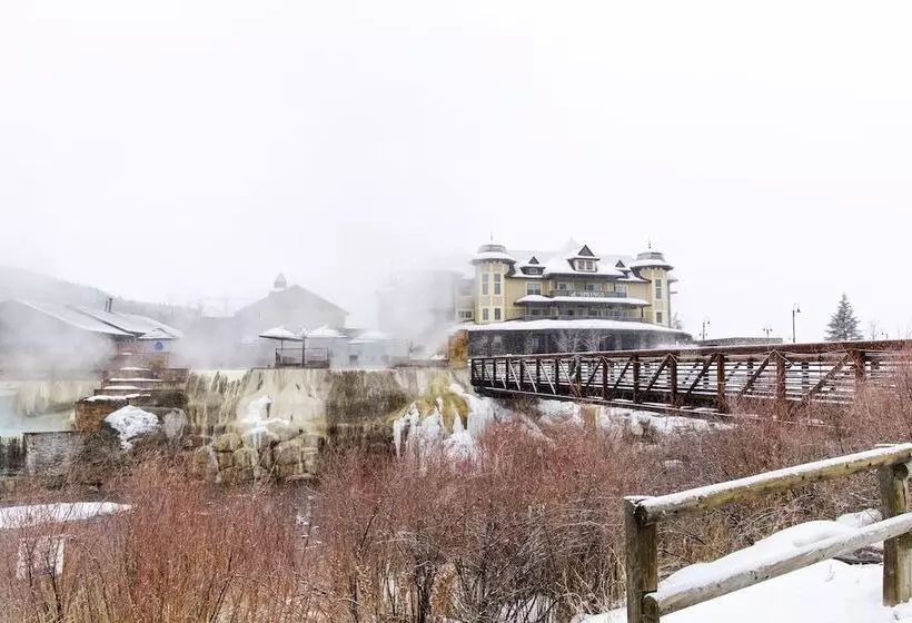 Отель The Springs Resort & Spa