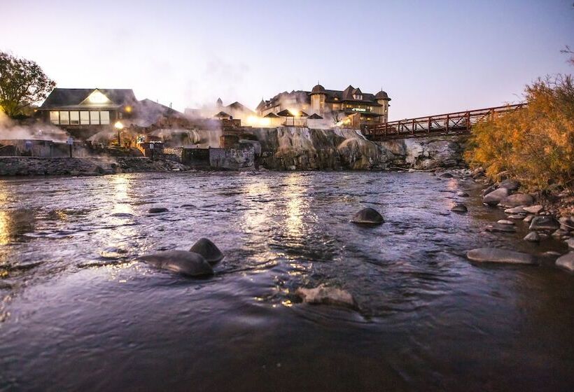 ホテル The Springs Resort & Spa