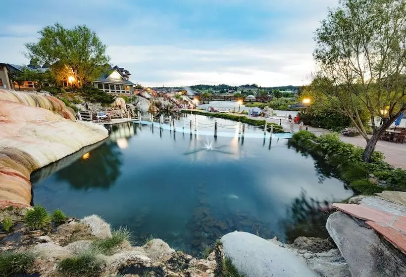 Отель The Springs Resort & Spa