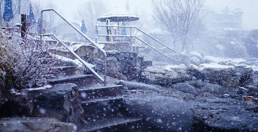 ホテル The Springs Resort & Spa