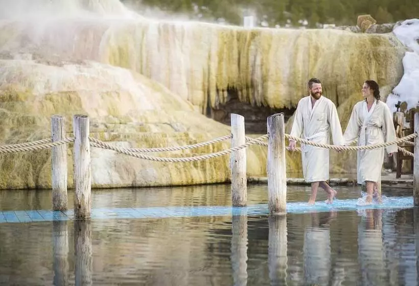 Отель The Springs Resort & Spa