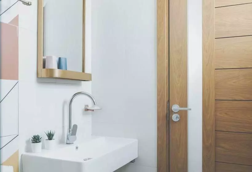 تختخواب و صبحانه Oasis Boutique House