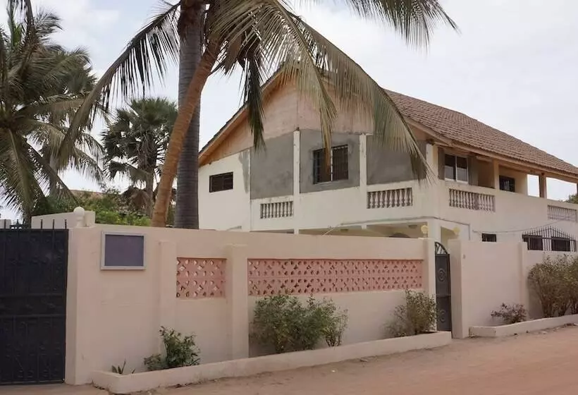 Hotelli Kunta Lodges Bijilo