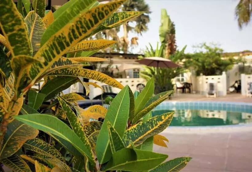 Hotelli Kunta Lodges Bijilo