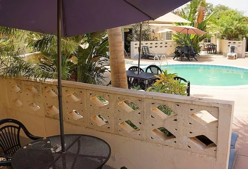 Hotelli Kunta Lodges Bijilo