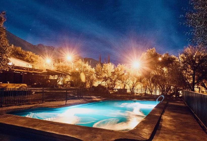 پانسیون Valle Utopía Hostel