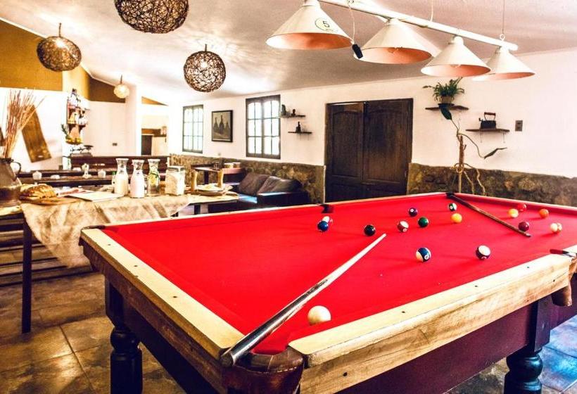 پانسیون Valle Utopía Hostel