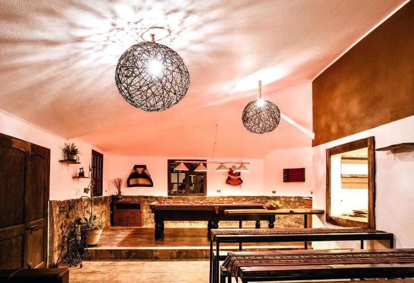 پانسیون Valle Utopía Hostel