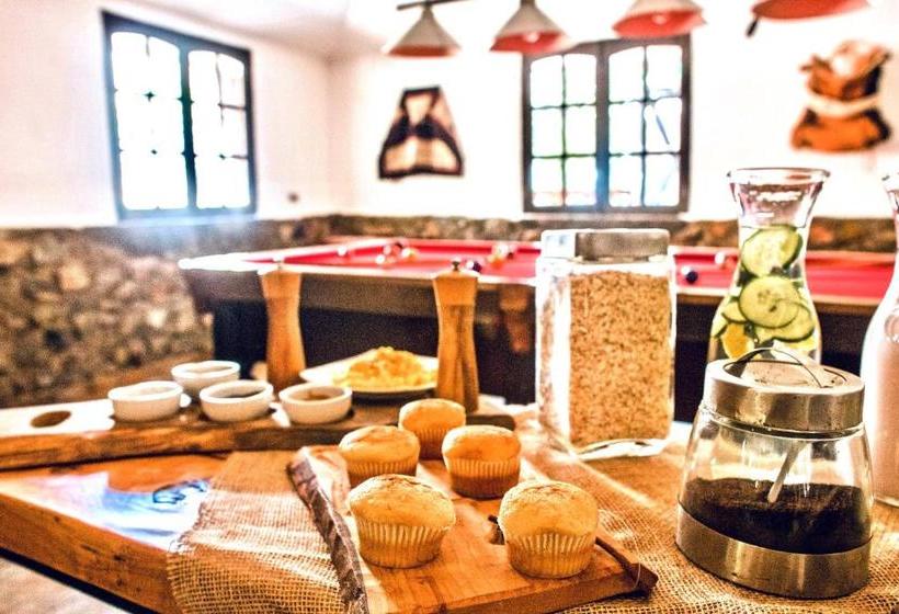 پانسیون Valle Utopía Hostel