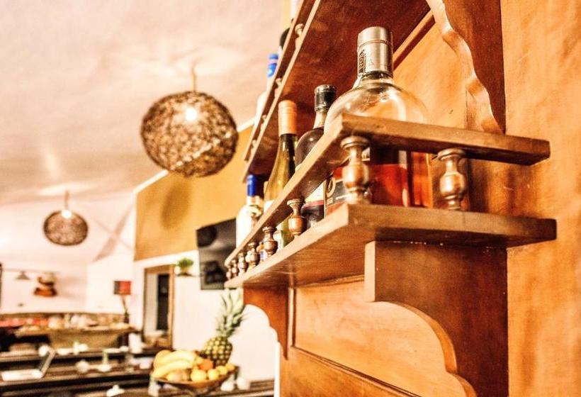 پانسیون Valle Utopía Hostel