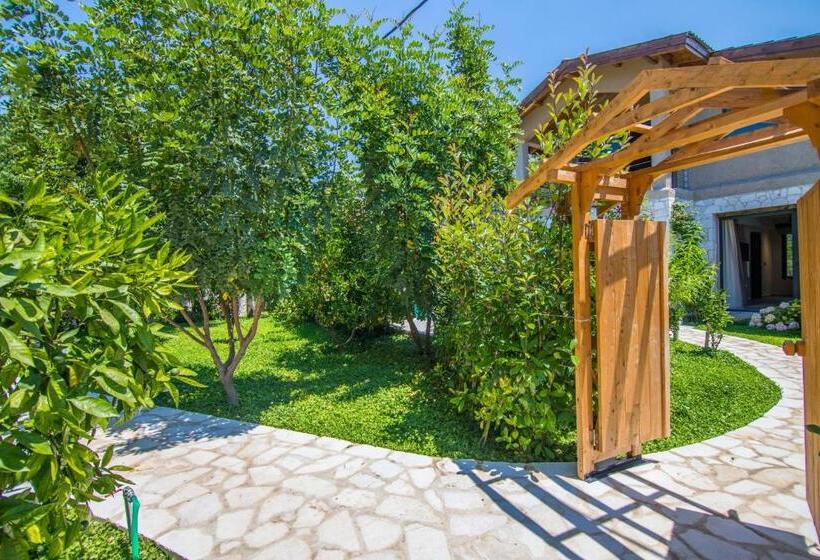 Volans Suites Villas