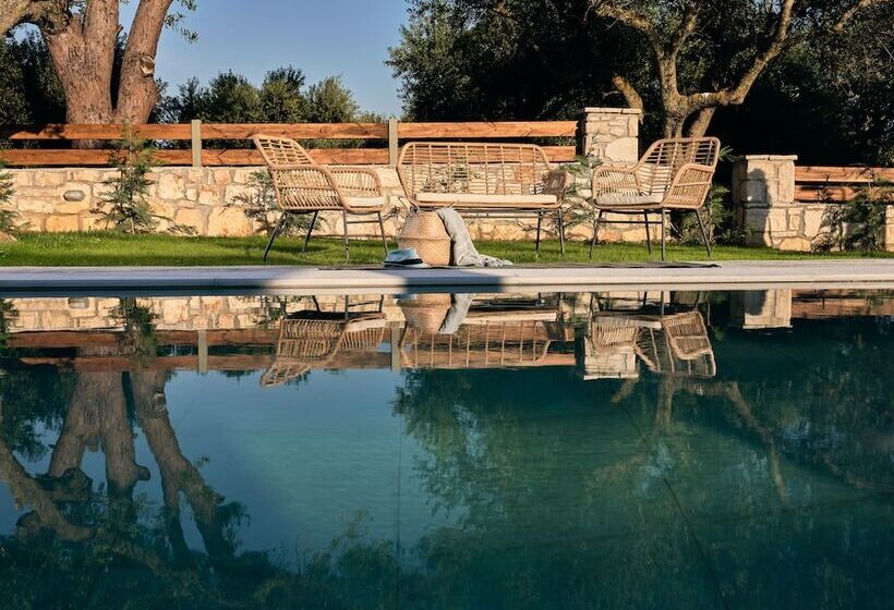 Gerakas Luxury Villas