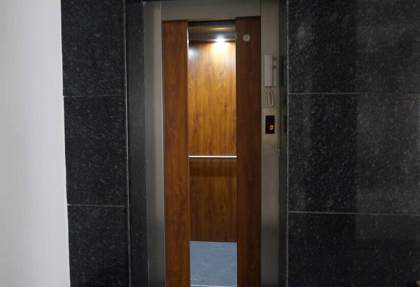 هتل Aakash Residency