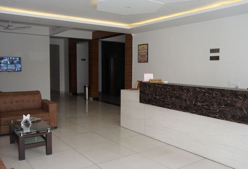 هتل Aakash Residency