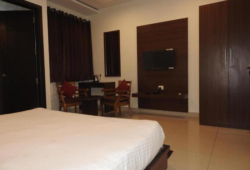 هتل Aakash Residency