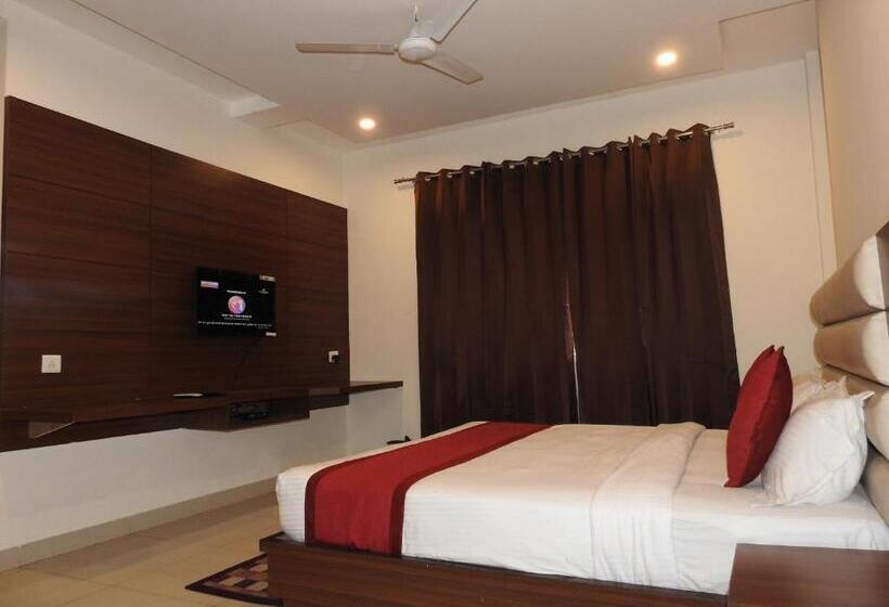 هتل Aakash Residency