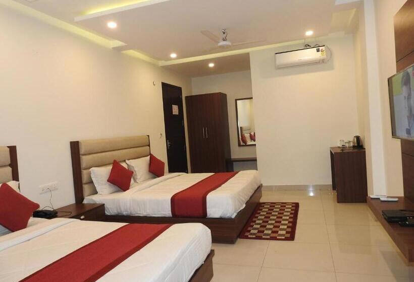 هتل Aakash Residency