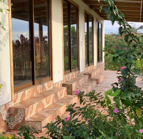 هتل Teanehi Bed & Breakfast