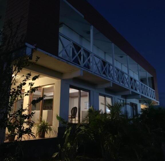 هتل Teanehi Bed & Breakfast