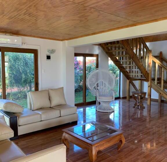 هتل Teanehi Bed & Breakfast