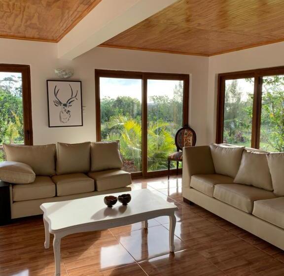 هتل Teanehi Bed & Breakfast