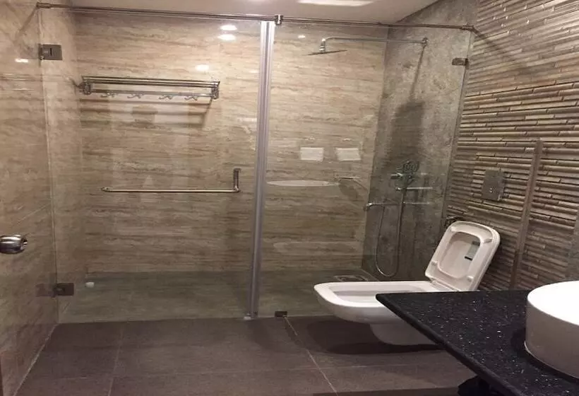 Hotelli Grand Paradise