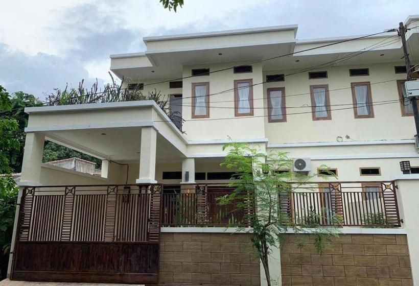 Hotel Oyo 2998 Tasha Kost