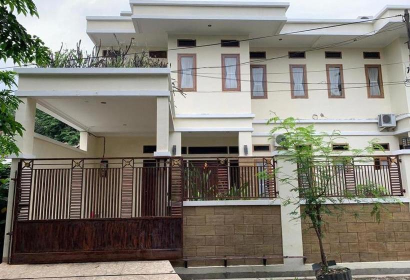 Hotel Oyo 2998 Tasha Kost