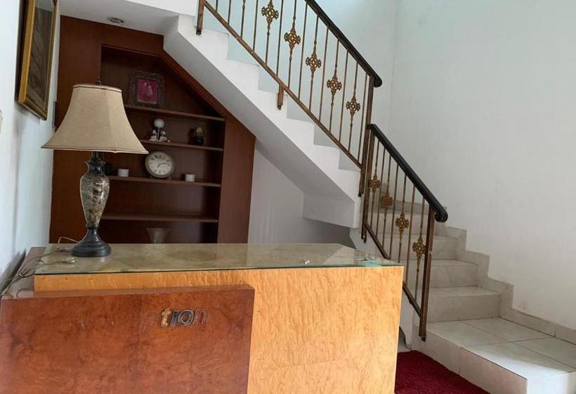 Hotel Oyo 2998 Tasha Kost