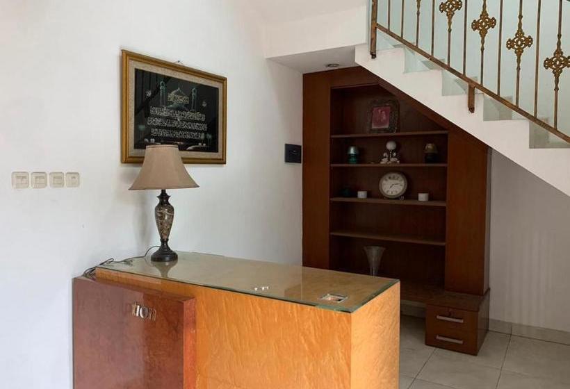 Hotel Oyo 2998 Tasha Kost