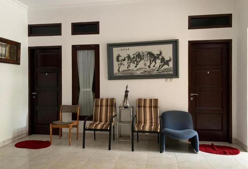 Hotel Oyo 2998 Tasha Kost