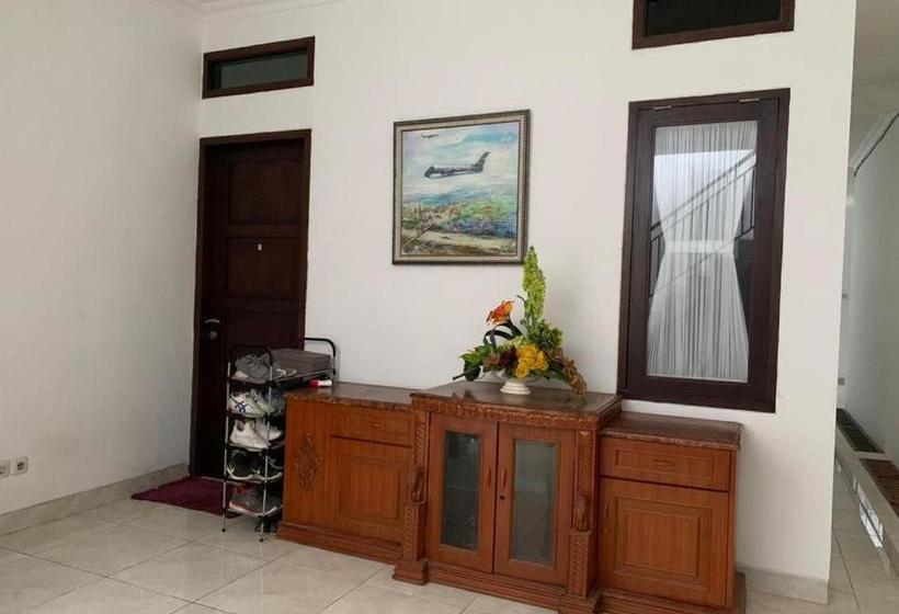 Hotel Oyo 2998 Tasha Kost